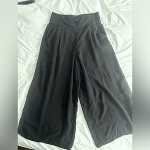 Aritzia Talula wide leg pant - Black - size M